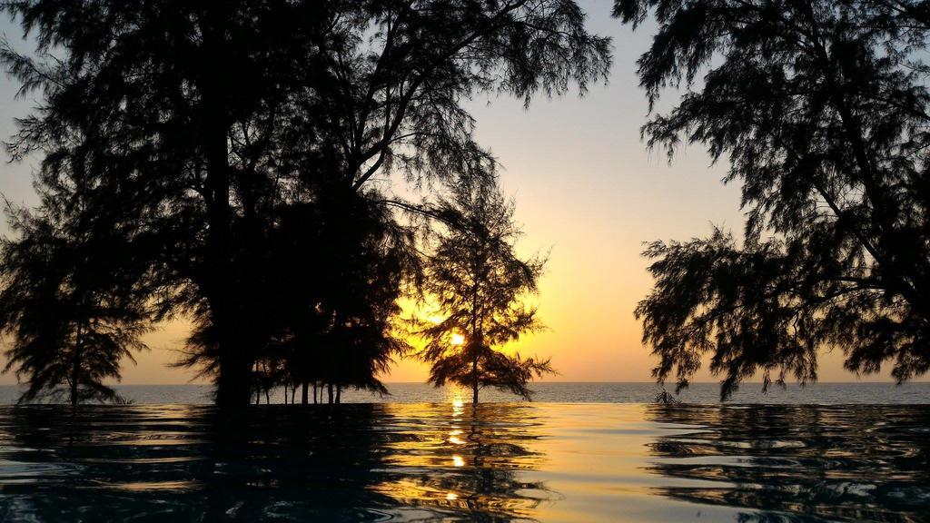 Coriacea Beachfront Boutique Phuket Resort - Sha Plus Mai Khao Eksteriør bilde